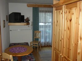Dreibettzimmer mit Kieferm�bel